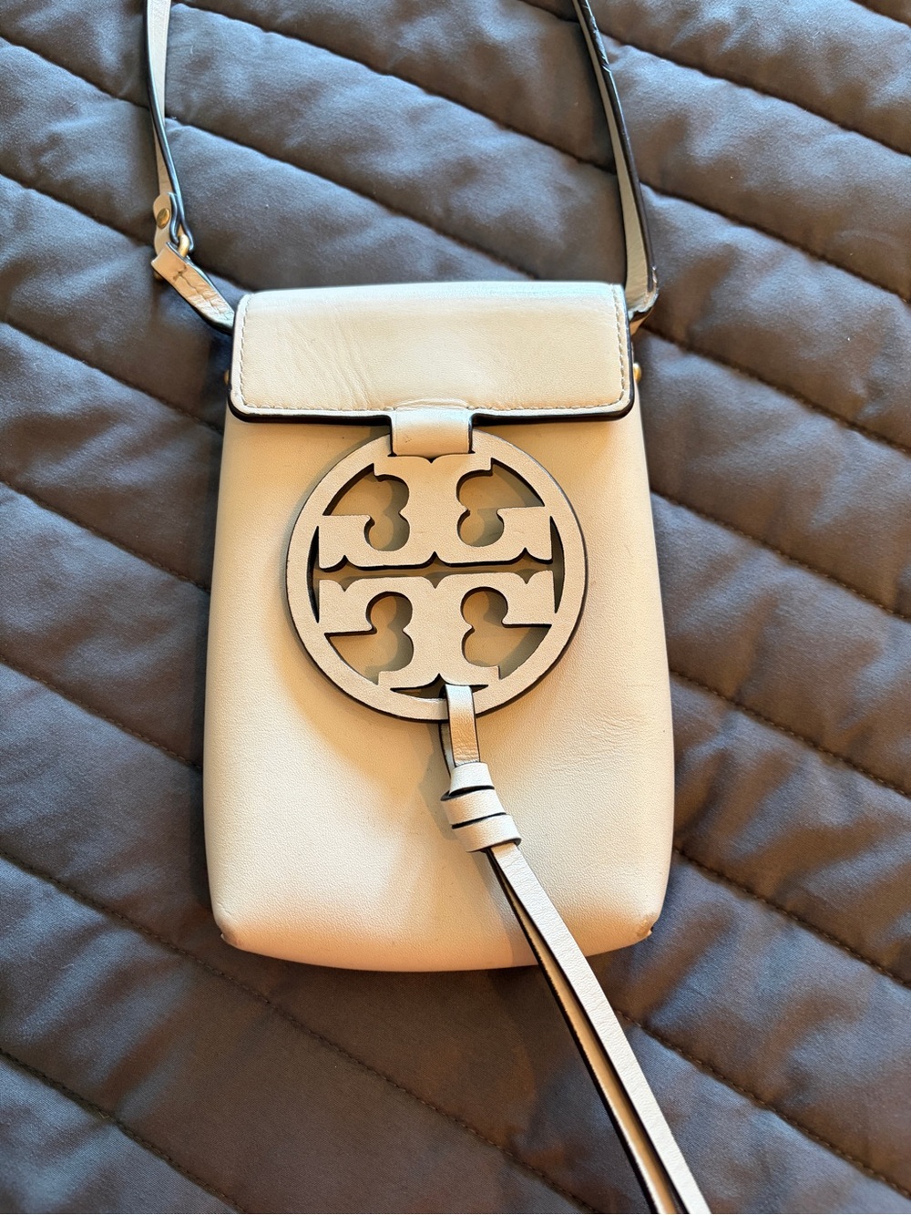 Tory Burch Cream Leather Miller Phone Crossbody with Logo Medallion - Picture 2 of 5